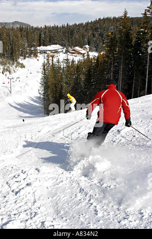 Skieurs sur les pistes de ski de Bansko Bulgarie Banque D'Images