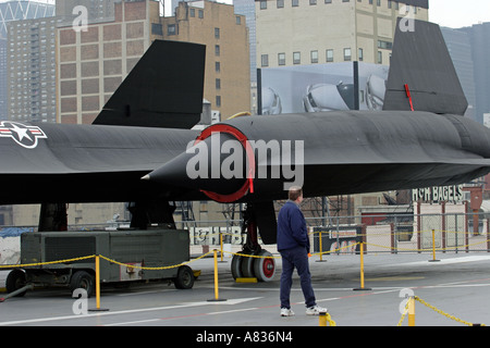 SR-71 Blackbird sur l'USS Intrepid dans NYC Banque D'Images