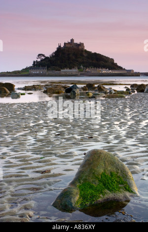 St Michaels Mount Cornwall UK pendant le coucher du soleil Banque D'Images