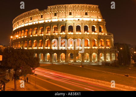 Colisée à Rome la nuit Banque D'Images