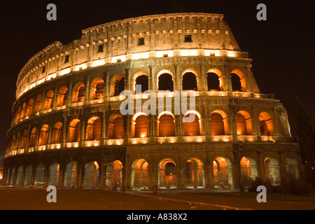 Colisée à Rome la nuit Banque D'Images