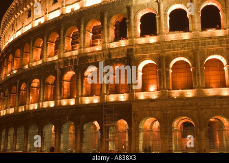 Colisée à Rome la nuit Banque D'Images