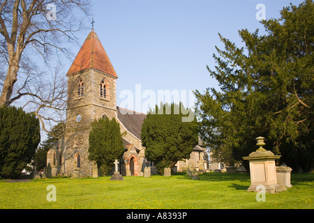 L'église paroissiale de St Beuno tour ouest côté sud de Aberriw of Berriew cimetière Powys Pays de Galles UK Banque D'Images