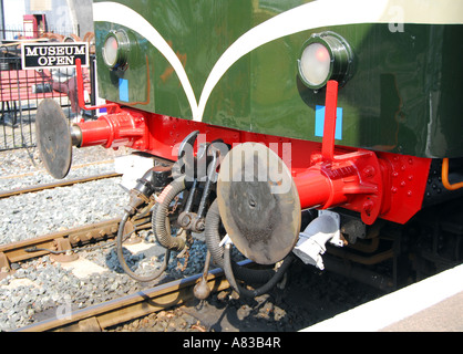 Tampons sur un train de voyageurs Diesel 1950 Banque D'Images