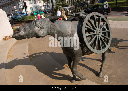 Les animaux dans War Memorial, la sculpture de David Blackhouse sculpteur Richard Holliday et Harry jour ciseleurs, situé dans la région de Park Fil Banque D'Images