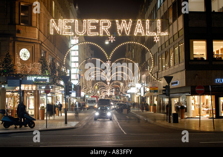 Noël Décoration de la rue commerçante Neuer Wall pour les produits de luxe de toutes sortes à Hambourg, Allemagne Banque D'Images