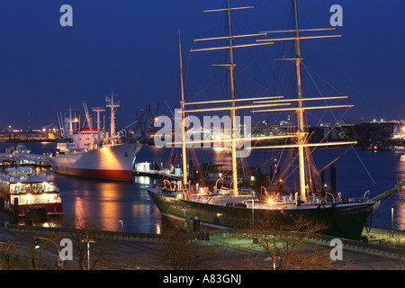 Rickmer Rickmers et navires Musée Cap San Diego dans le port de Hambourg, Allemagne. Banque D'Images