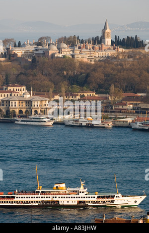 Le Palais de Topkapi à travers la corne d'or, Istanbul Banque D'Images