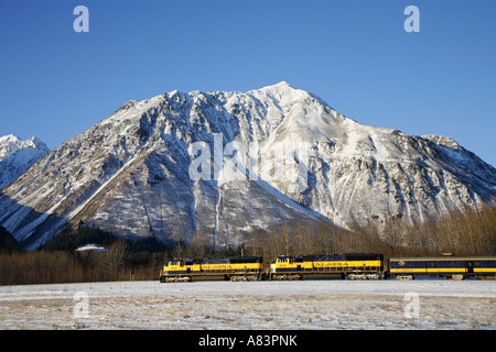 L'Alaska Railroad Christmas train sur sa façon de Seward Alaska Banque D'Images