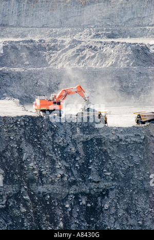 Pelle et camions à benne travaillant à Frasers Pit mine d'or à ciel ouvert dans l'Otago en Nouvelle-Zélande Banque D'Images