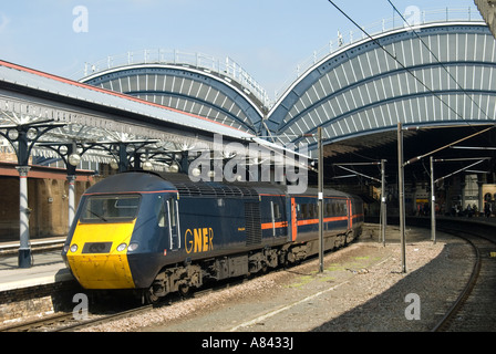 GNER la classe 43 125 discriminations élaborée de trains à grande vitesse la gare d''York Angleterre Banque D'Images