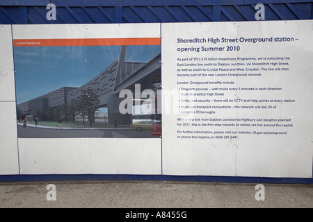 Shoreditch High Street station overground été 2010 ouverture affiche, Londres, Angleterre Banque D'Images