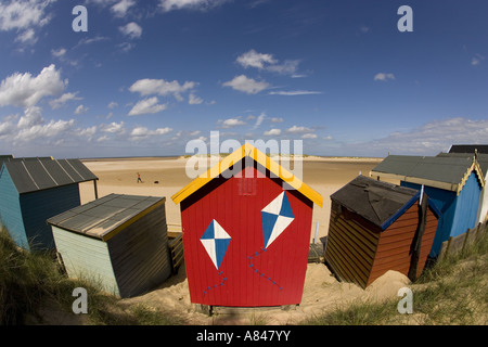 Cabines de plage sur la plage de la réserve naturelle nationale de Holkham Norfolk Banque D'Images