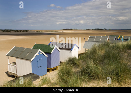 Cabines de plage sur la plage de la réserve naturelle nationale de Holkham Norfolk Banque D'Images