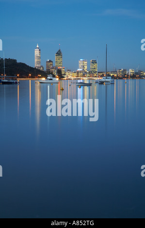 La ville de Perth, Australie occidentale, vue de Matilda Bay sur l'Australie de l'ouest de la rivière Swann Banque D'Images