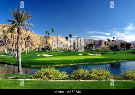 Beaux fairways et greens de golf dans le Canyon Country Club de Palm Springs, California USA Banque D'Images