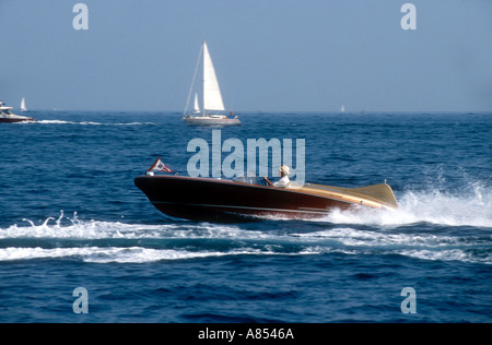 Chris Craft 1955 un bateau à moteur runabout Cobra à Monaco Monte Carlo France Mer Méditerranée Banque D'Images