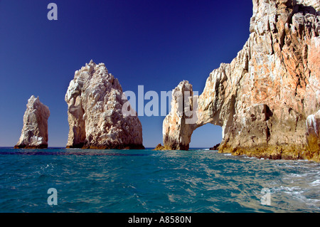 Los Arcos rocks et les terres fin au large de Cabo San Lucas, Mexique Banque D'Images