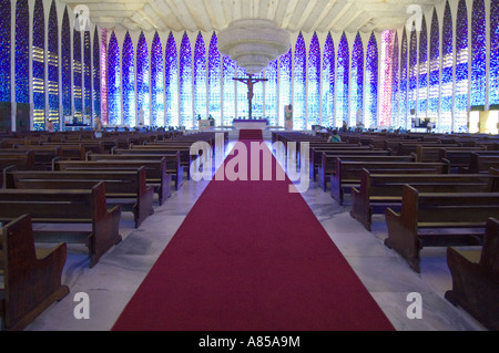 Une vue de l'intérieur de l'église Santuario Dom Bosco à Brasilia. Banque D'Images