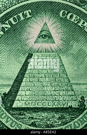 Un Dollar US américain Remarque montrant une pyramide avec 13 étapes et un Œil dans l'Apex, Close Up. Banque D'Images