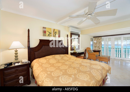 Chambre d'hôtel de luxe (chambre de luxe à l'Almond Beach Club), St James, West Coast, Barbados, Caribbean Banque D'Images
