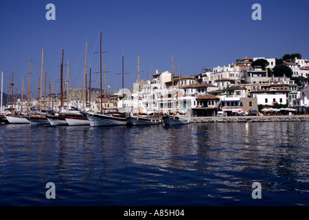 Yachts au mouillage dans le port de plaisance de Marmaris côte lycienne Turquie Banque D'Images