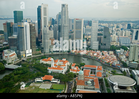 Vue aérienne de Boat Quay et le quartier des affaires, Singapour. Banque D'Images