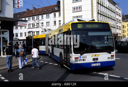 Trolleybus électrique articulé, Solingen, Rhénanie du Nord-Westphalie, Allemagne. Banque D'Images