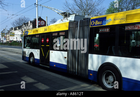 Trolleybus électrique articulé, Solingen, Rhénanie du Nord-Westphalie, Allemagne. Banque D'Images