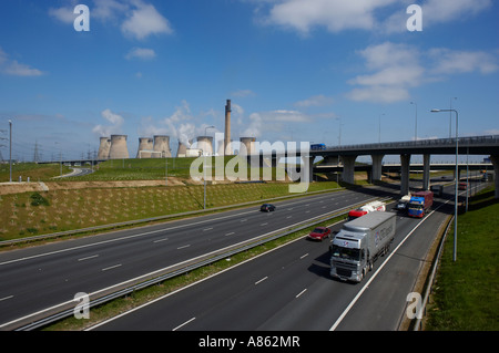 Henrichenburg SHIPLIFT ET M62 A1 L'AUTOROUTE YORKSHIRE ANGLETERRE Banque D'Images