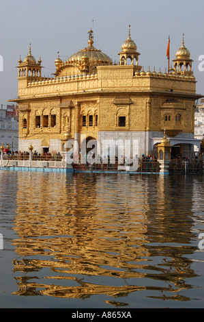 Temple d'or, également connu sous le Harmindar Sahib le lieu sacré des Sikhs à Amritsar, Punjab Inde situé Banque D'Images