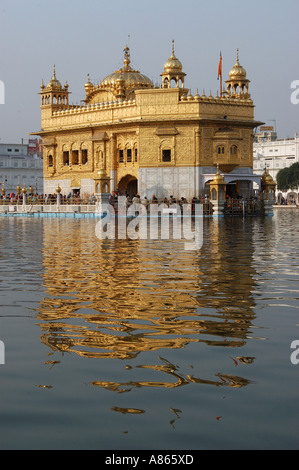 Temple d'or, également connu sous le Harmindar Sahib le lieu sacré des Sikhs à Amritsar, Punjab Inde situé Banque D'Images