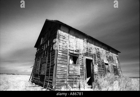 Grange à l'abandon sur les plaines de l'Alberta, Canada Banque D'Images