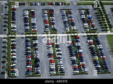 Vue aérienne de parking extérieur dans le sud de la Californie Banque D'Images