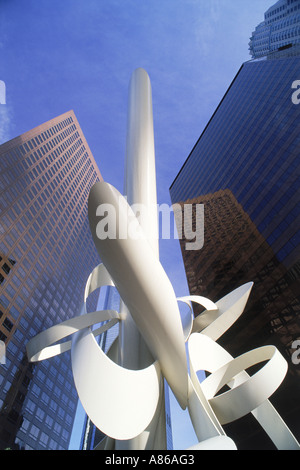 La sculpture moderne "Ulysse" au milieu des gratte-ciel dans le centre-ville de Los Angeles Civic Center Banque D'Images