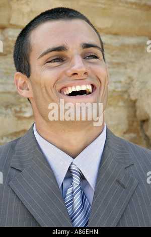 Portrait d'un homme riant. Banque D'Images