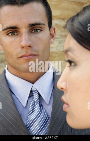 Vue d'un homme dans une humeur contemplative. Banque D'Images
