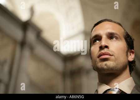 Vue d'un homme réfléchi. Banque D'Images