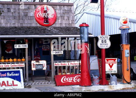 United States USA Routte Route Nationale 66 camions Voitures Missouri Rolla Banque D'Images