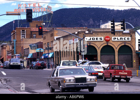 United States USA Routte Route Nationale 66 camions Voitures Flagstaff, Arizona Banque D'Images