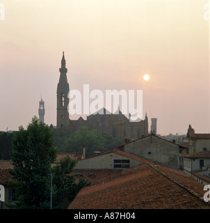 Vue sur les toits au coucher du soleil, Florence, Toscane, Italie Banque D'Images