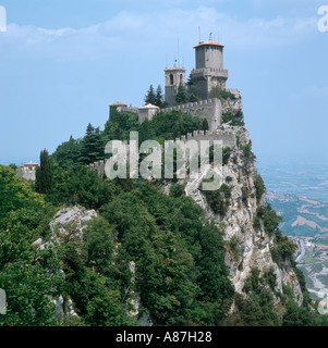 Les murs de la ville et forteresse, République de San Marino, Italie Banque D'Images