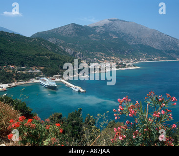 Vue sur le port de Poros, Kefalonia, îles Ioniennes, Grèce Banque D'Images