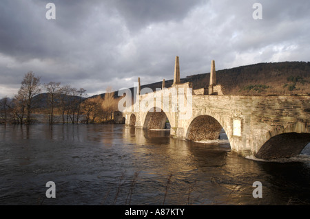 Le général George Wade's Bridge sur la rivière Tay à Aberfeldy Perthshire en Écosse Banque D'Images