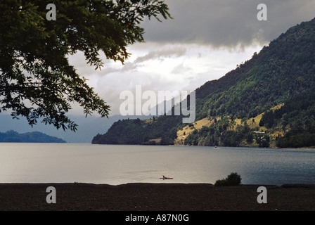 Lago Todos Los Santos d'un lac dans le Parque Nacional Vicente Perez Rosario dans la région des lacs du Chili Banque D'Images