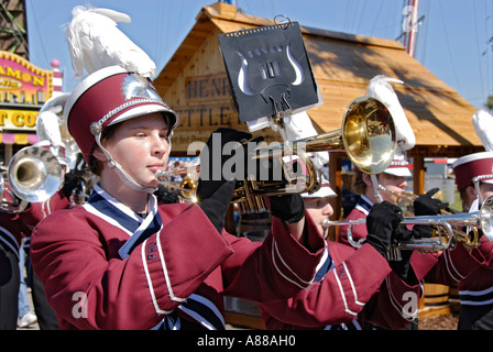 Palm Harbor University High School Marching Band participe à une parade à la foire de l'État de Floride à Tampa Banque D'Images