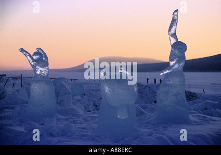 Sculptures de glace dans le parc de l'IceHotel Jukkasjarvi, en Laponie, Suède, Scandinavie Banque D'Images