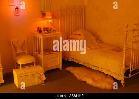 Chambre à coucher dans la chambre des Turbiny, maintenant le musée de l'écrivain Michael Boulgakov à Andriyivsky Uzviz (Andrew's Desent) à Kiev Banque D'Images