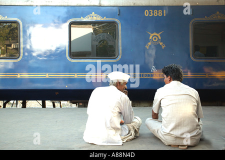 Deccan Odyssey train / train Maharaja Indien, l'Inde Banque D'Images