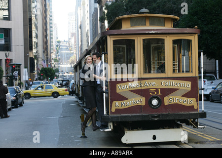 Couple riding un tramway de Banque D'Images